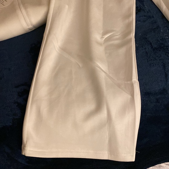 I’m selling this set of new white pant&sweater - Picture 12 of 16